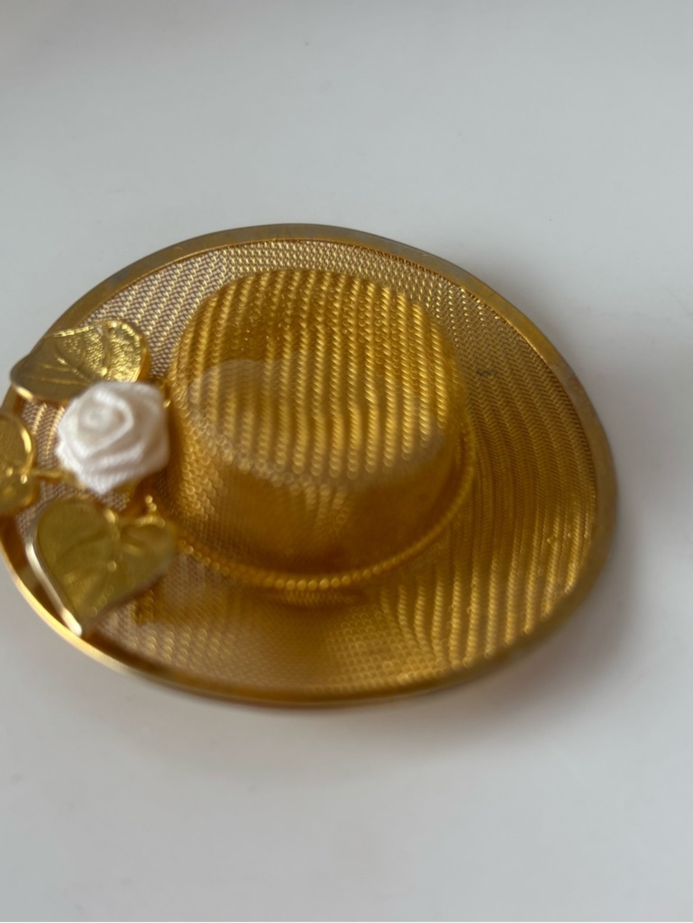 Vintage Gold tone mesh hat brooch